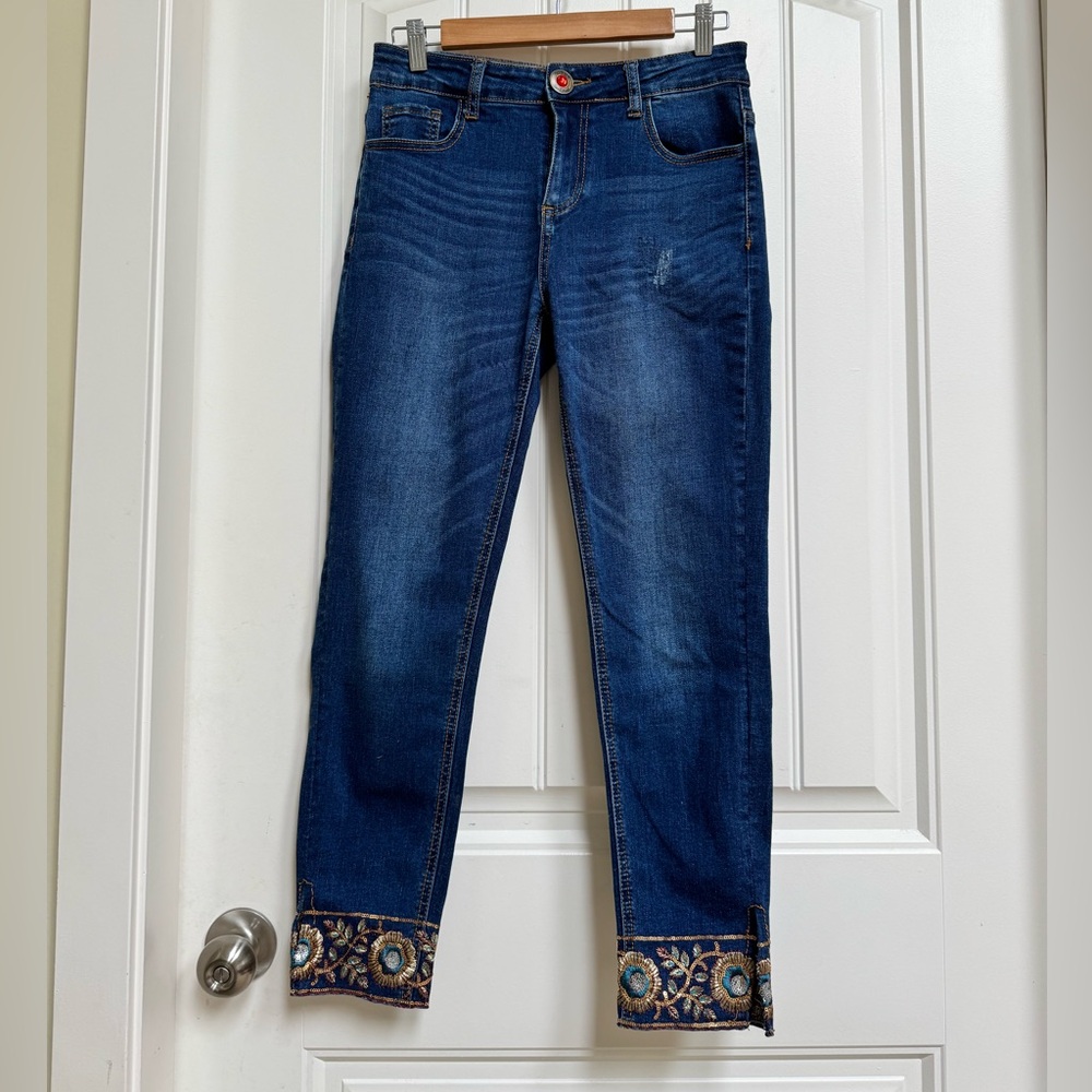 Desigual Sequin Embroidered Cuff Cropped Mid Rise Skinny Jeans. Size 28” x 26”